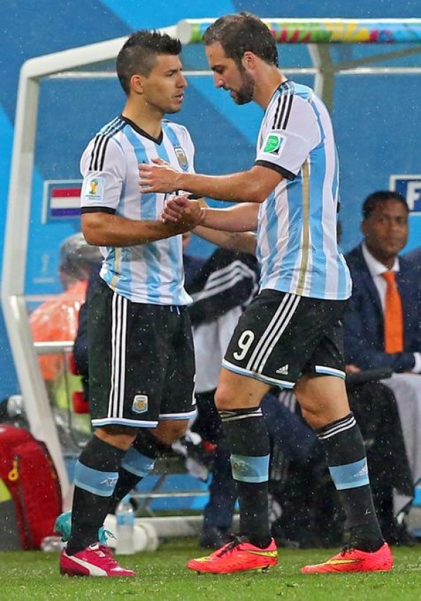 Sergio Aguero y Gonzalo Higua&iacute;n