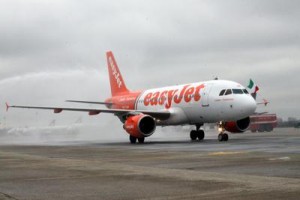 &quot;Calabria terra di mafia e terremoti&quot;, bufera su easyJet