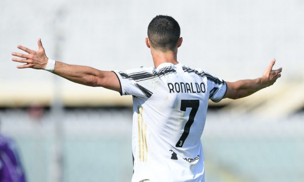 L'Inter supera il Verona e vede lo scudetto. Il Cagliari spera nella salvezza