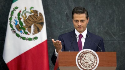 Il presidente messicano Enrique Pena Nieto accusato di aver plagiato la tesi di laurea si difende "dimenticate le virgolette"