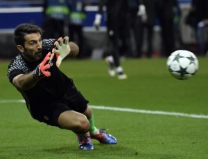 Buffon: "Totti ha la stessa classe di sempre, Roma pronta per vincere"
