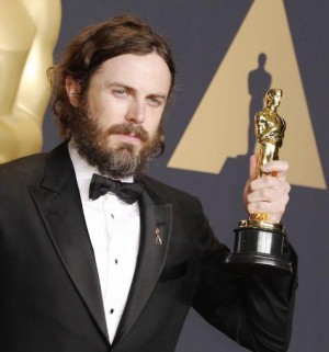 Casey Affleck se llev&oacute; la estatuilla como mejor actor 