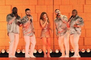 Shakira y Grupo Niche sorprendieron al cantar salsa a d&uacute;o en el estadio Pascual Guerrero de Cali