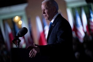 Biden: "Putin tiranno, non pu&ograve; restare al potere". Mosca risponde
