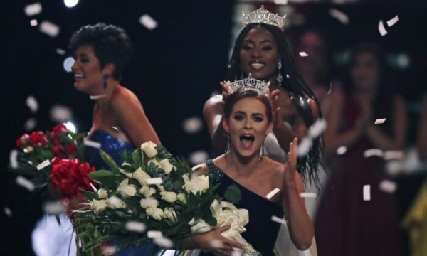 USA: ecco il volto della nuova Miss America Camille Schrier