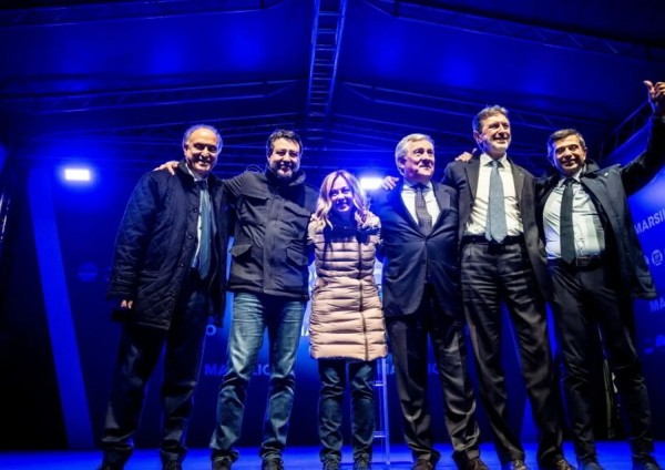 leader centrodestra al comizio di Marco Marsilio