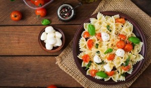 Ensalada de pasta Caprese