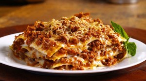 Lasa&ntilde;a de carne a la bolo&ntilde;esa , seg&uacute;n la receta tradicional