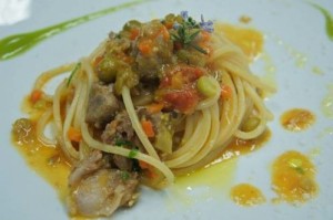 Cabra rellena de espagueti