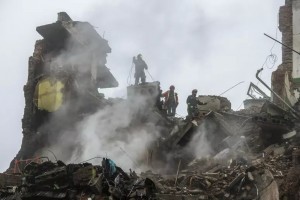  Destrucci&oacute;n en el &uacute;ltimo bombardeo ruso lejos del frente.