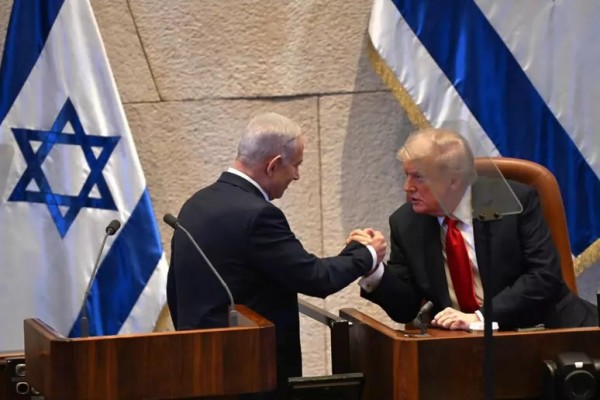  Benjamin Netanyahu y Donald Trump en el parlamento israelí 