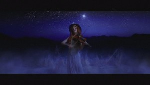La exuberancia del viol&iacute;n y la danza de Lindsey Stirling se reinventan en "Brave Enough"