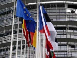 Terremoto e voto anticipato, l&#039;Italia sfida la Ue