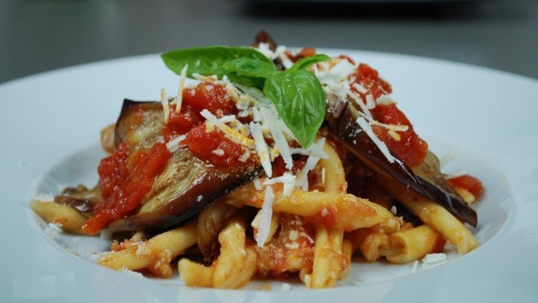 Pasta a la Norma in catanisi "pasta ca' Norma" - Piatto tipico catanese