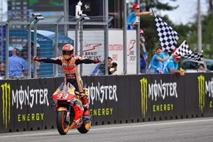 Márquez revalida dominio en República Checa