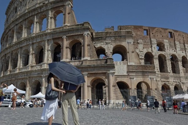 Massimo Valicchia / Nurphoto / Nurphoto Via Afp - Caldo torrido a Roma   (Foto a corredo articolo AGI)