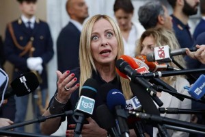 Meloni prefiere evadir a los periodistas, polémica