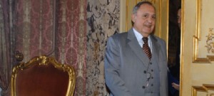 Di Maio e Salvini blindano Savona. Ma il Pd li accusa "doppia morale"