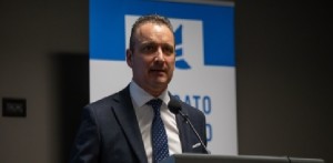 Aggressione Brumotti. Paoloni (Sap): &laquo;Solidariet&agrave; a Vittorio. Il sottocamicia gli ha salvato la vita. Noi lo chiediamo da sempre&raquo;