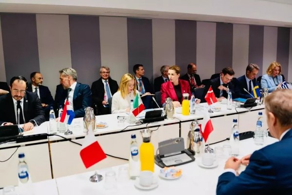 Giorgia Meloni en la reunión de líderes de la UE.