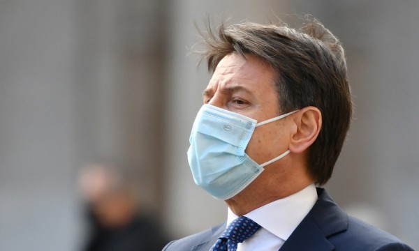 Conte "congelato" e gli attacchi di Casaleggio. Il caos dentro al M5s