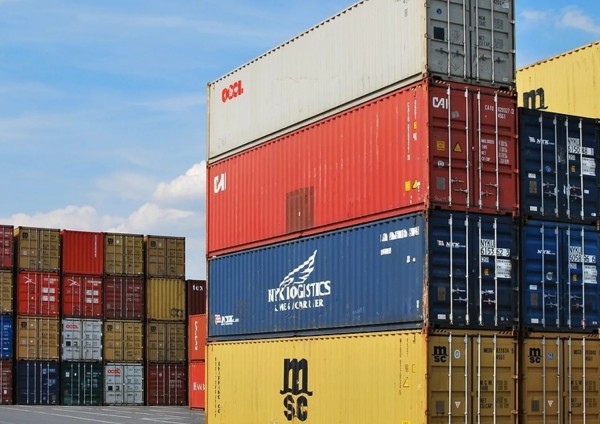 esportazioni importazioni container merci commercio