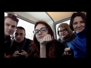 Yuri Guaiana e gli attivisti Lgbt Nikita Safronov, Alexandra Alekseyeva, Marina Dedales e Valentina Dekhtyarenko nella camionetta della polizia russa, che li ha arrestati (foto dalla petizione su Change.org)