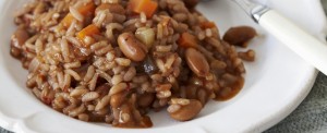 "Ris e lujanis" (arroz y frijoles)