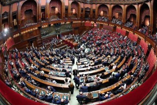 Taglio parlamentari, "raccolte le firme per il referendum"  "L'ultima parola spetter&agrave; ai cittadini"