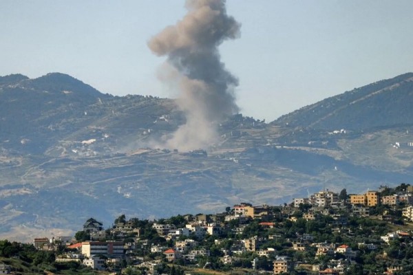 Jalaa MAREY / AFP - Il fumo si alza in seguito ai bombardamenti israeliani nel Libano meridionale, come si vede da una posizione oltre confine nell'Alta Galilea, nel nord di Israele, il 19 giugno 2026  (Foto a corredo articolo AGI)