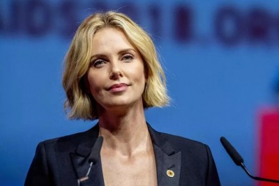 La actriz Charlize Theron cumple 50 años el 7 de agosto y no podría estar más feliz.