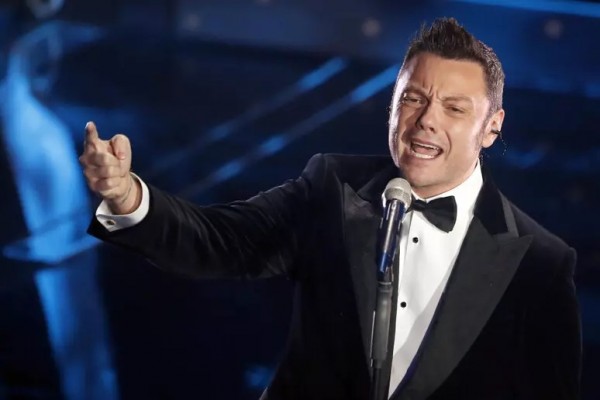 el cantante italiano Tiziano Ferro 
