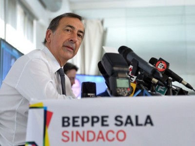 Sala, governo cambi politica su migranti