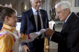  Il presidente Mattarella riceve da Jasmine Paolini la Fiamma Olimpica