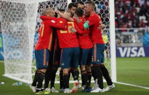 Espa&ntilde;a y Portugal clasificados con susto