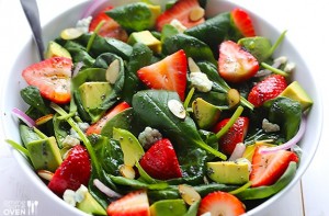 Ensalada de espinacas, fresas y aguacate