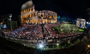 La Via Crucis al Colosseo  