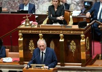 La crisi in Francia. Bayrou alla prova dell&#039;Aula: &quot;Il debito è un peso che grava sulle giovani generazioni&quot;