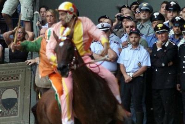 Jonathan Bartoletti, detto 'Scompiglio', con la sua Preziosa Penelope