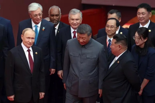 Putin, Xi y Kim en Pekín.