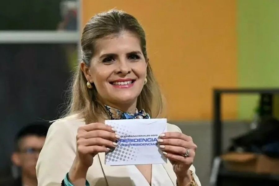 Laura Fern&aacute;ndez  La candidata conservatrice proclamata presidente eletta