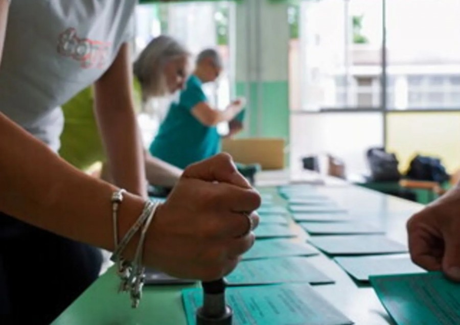 Seggi chiusi in Calabria, exit poll: Occhiuto verso una netta vittoria. Tridico staccato di oltre 15 punti