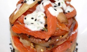 Ensalada de berenjenas y salm&oacute;n