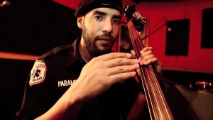 Tra jazz, blues, funk e soul arriva in Italia il basso agitato di Miles Mosley!