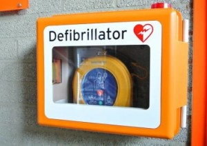 Il Comitato &ldquo;Facciamo Ripartire il Cuore - Lorenzo Marcucci - ONLUS&rdquo; dona defibrillatori ai teatri Manzoni, Italia e Roma