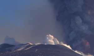 Etna, la "montagna instancabile". Tredicesimo parossismo in un mese