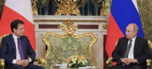 Il presidente russo Vladimir Putin incontra il primo ministro italiano Giuseppe Conte al Cremlino a Mosca