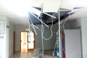 Tromba d&#039;aria a Lecce, cede controsoffitto all&#039;ospedale Fazzi