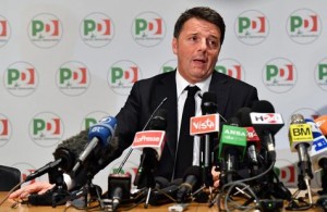 Matteo Renzi si dimette: "Lascer&ograve; dopo nuovo governo. Pd all'opposizione".