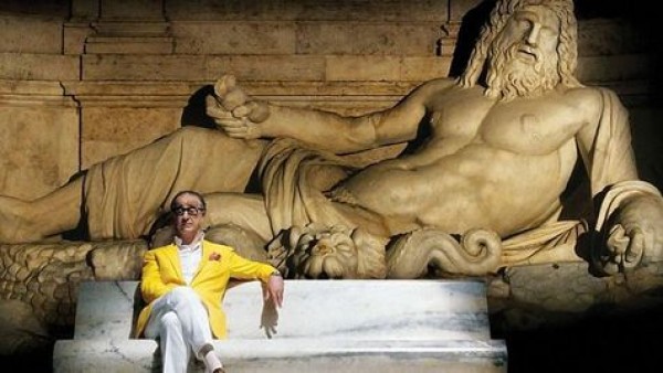  Icónica escena de &#039;La gran belleza&#039; (&#039;La grande bellezza&#039;, 2013), un filme de Paolo Sorrentino, con el acto Toni Servillo en la imagen Icónica escena de &#039;La gran belleza&#039; (&#039;La grande bellezza&#039;, 2013), un filme de Paolo Sorrentino, con el acto Toni Servillo en la imagen